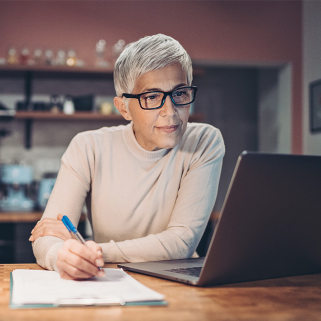 Everbridge University User Studying At Desk